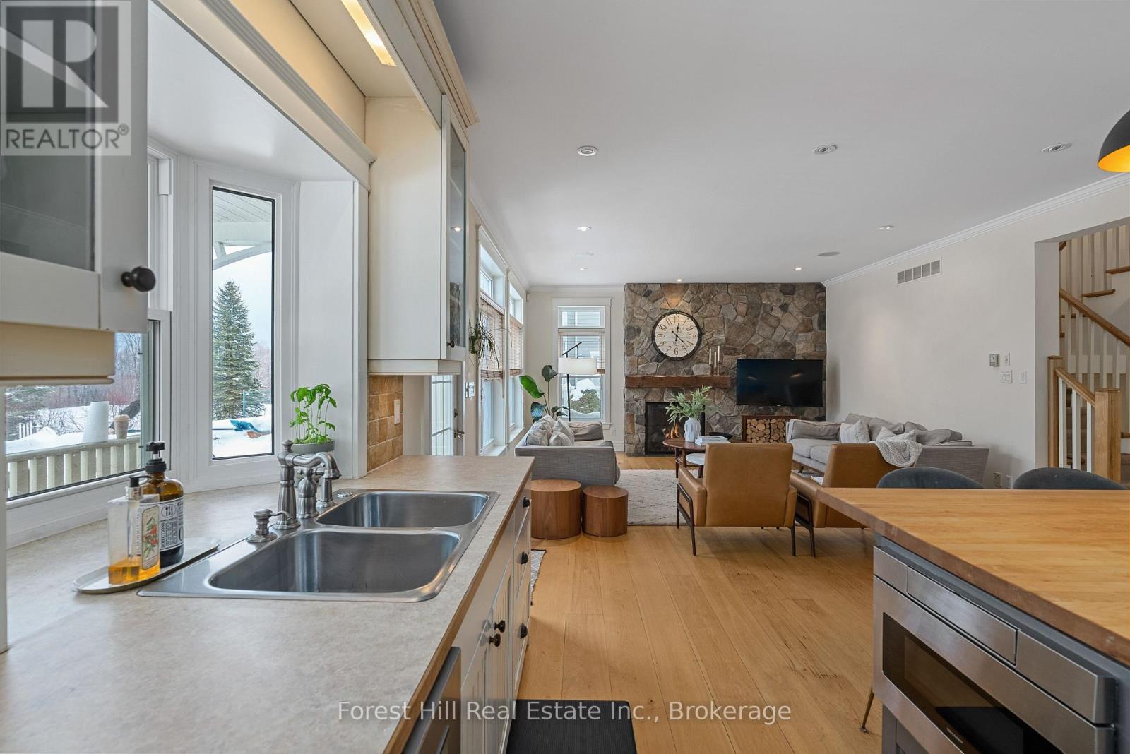 156 Snowbridge Way, Blue Mountains, Ontario  L9Y 0V1 - Photo 13 - X12802510