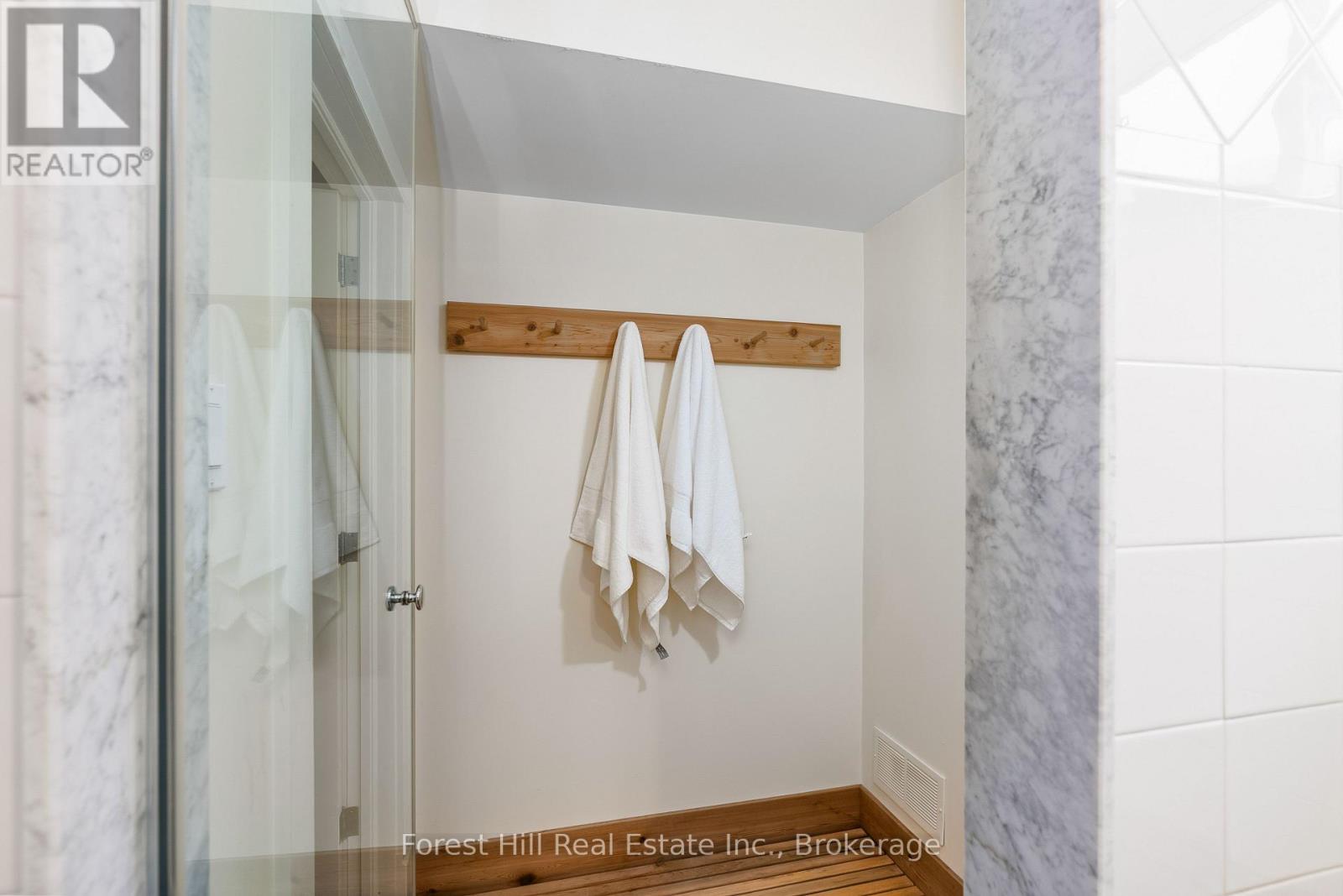 156 Snowbridge Way, Blue Mountains, Ontario  L9Y 0V1 - Photo 39 - X12802510