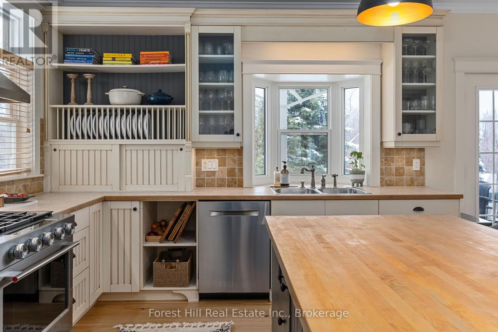 156 Snowbridge Way, Blue Mountains, Ontario  L9Y 0V1 - Photo 9 - X12802510