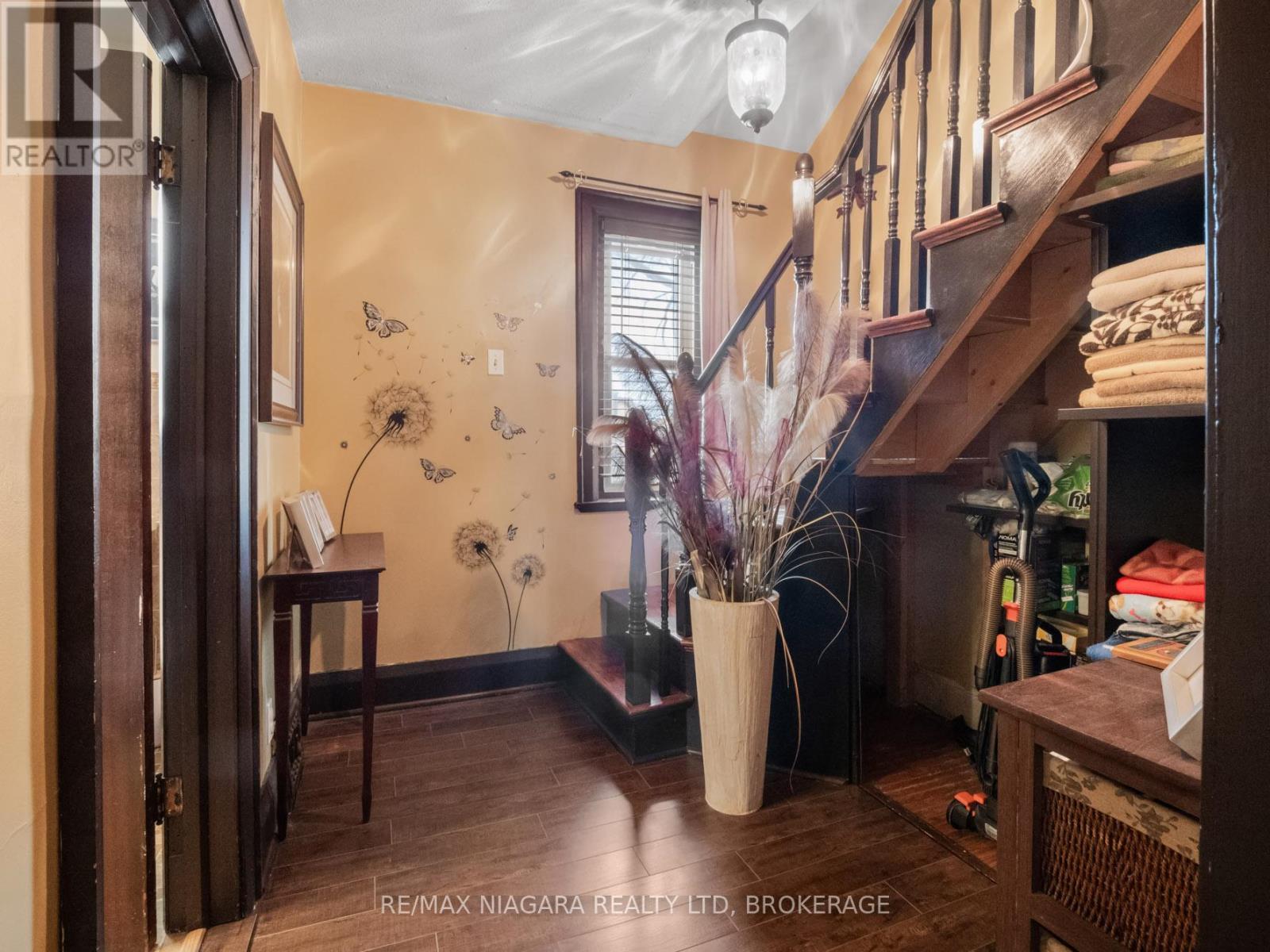 215 Phipps Street, Fort Erie, Ontario  L2A 2V4 - Photo 4 - X12103583