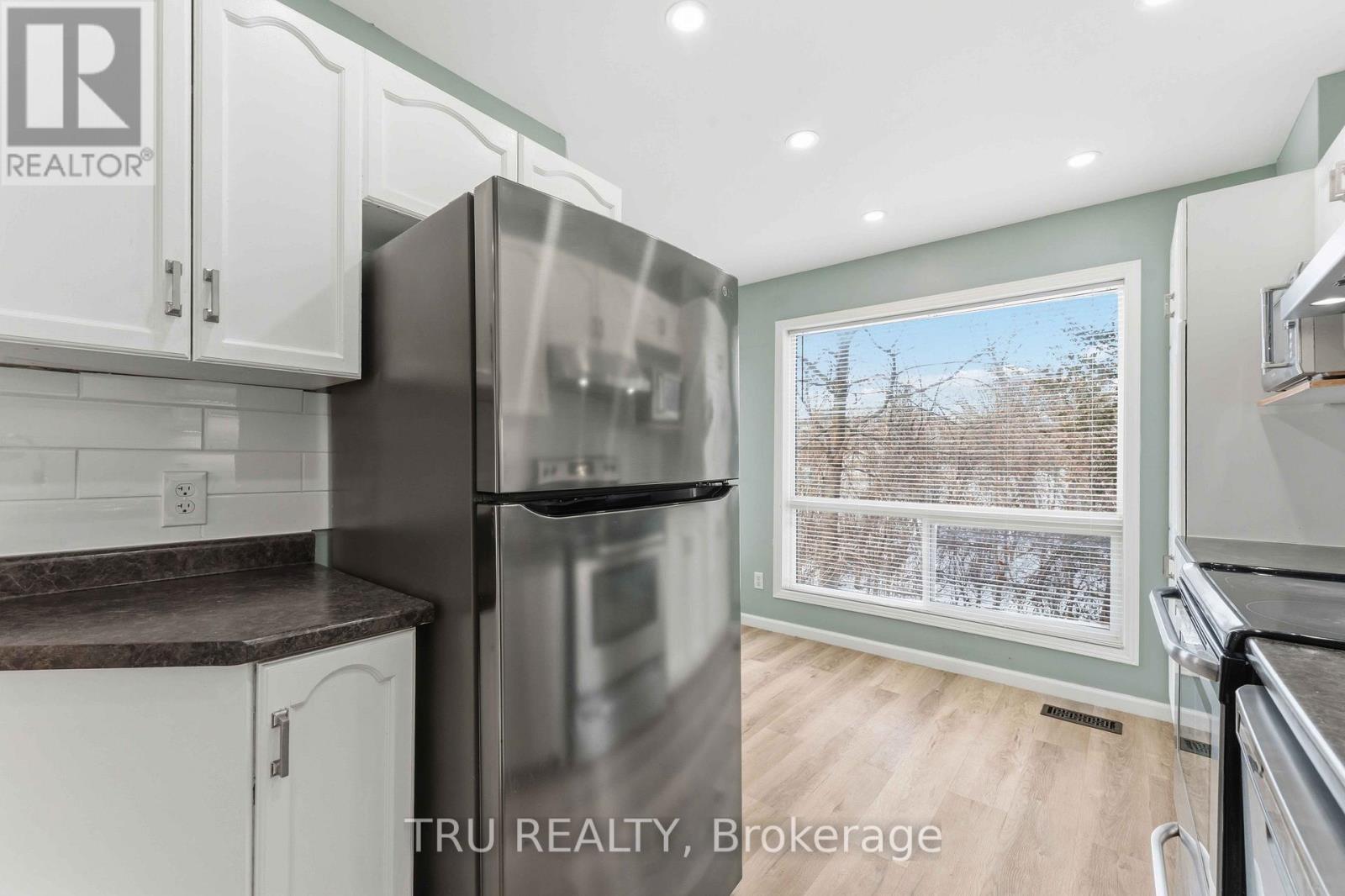 37 Riverbank Court, Ottawa, Ontario  K2S 1V7 - Photo 10 - X12802520