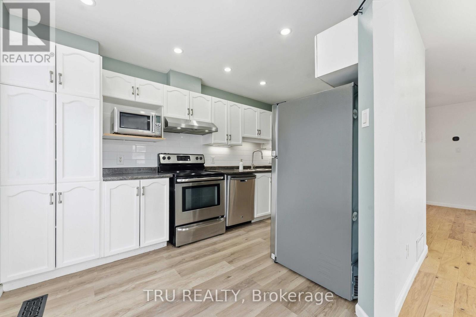 37 Riverbank Court, Ottawa, Ontario  K2S 1V7 - Photo 11 - X12802520