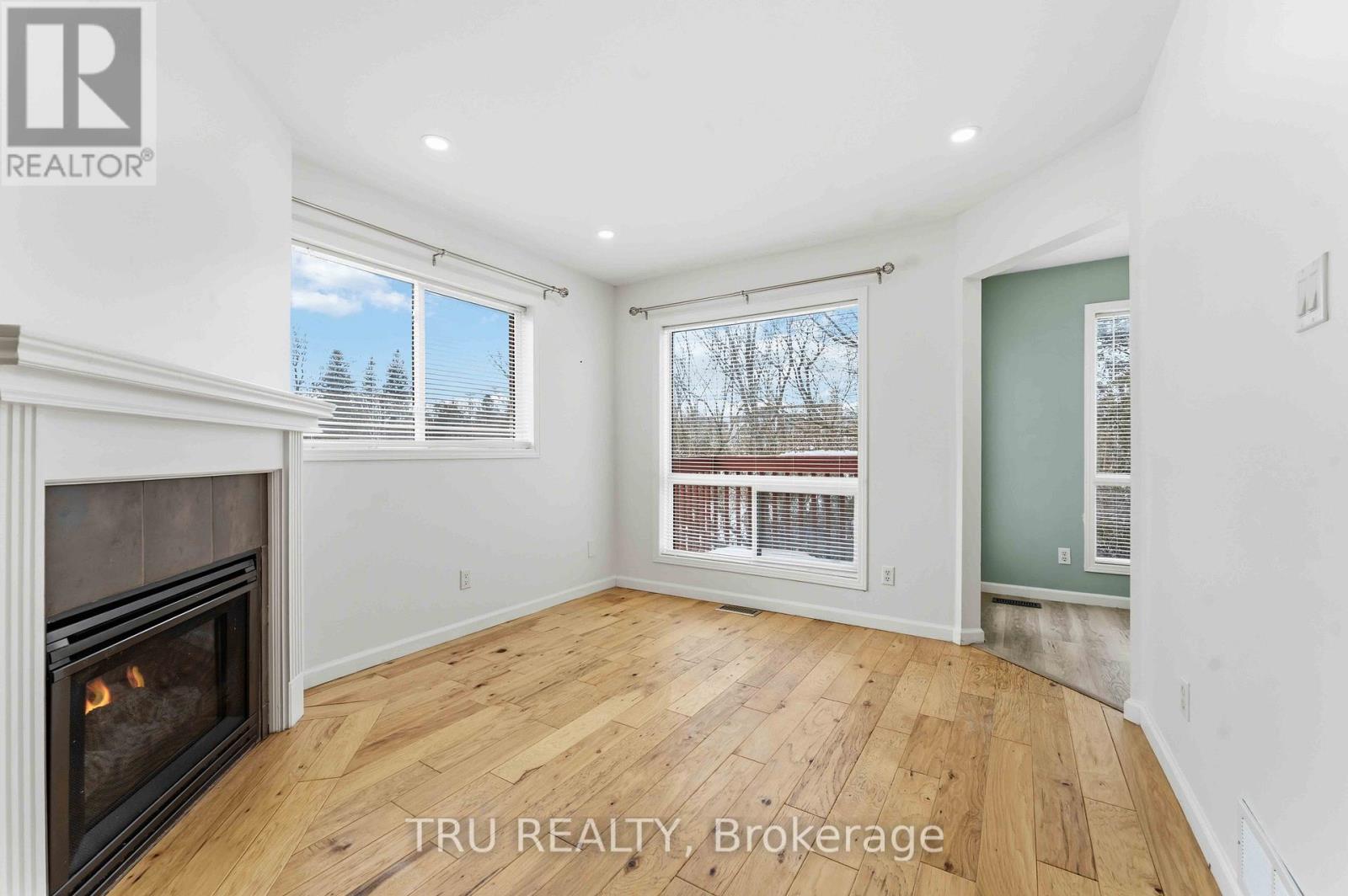 37 Riverbank Court, Ottawa, Ontario  K2S 1V7 - Photo 5 - X12802520