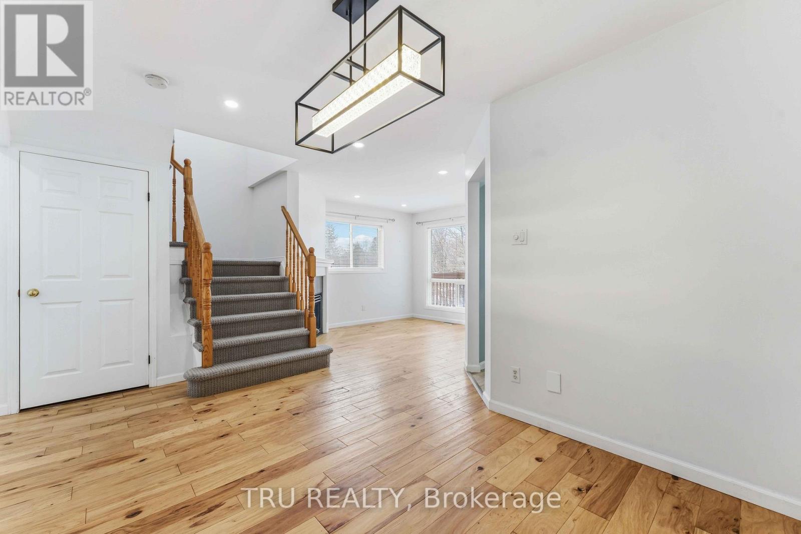 37 Riverbank Court, Ottawa, Ontario  K2S 1V7 - Photo 6 - X12802520