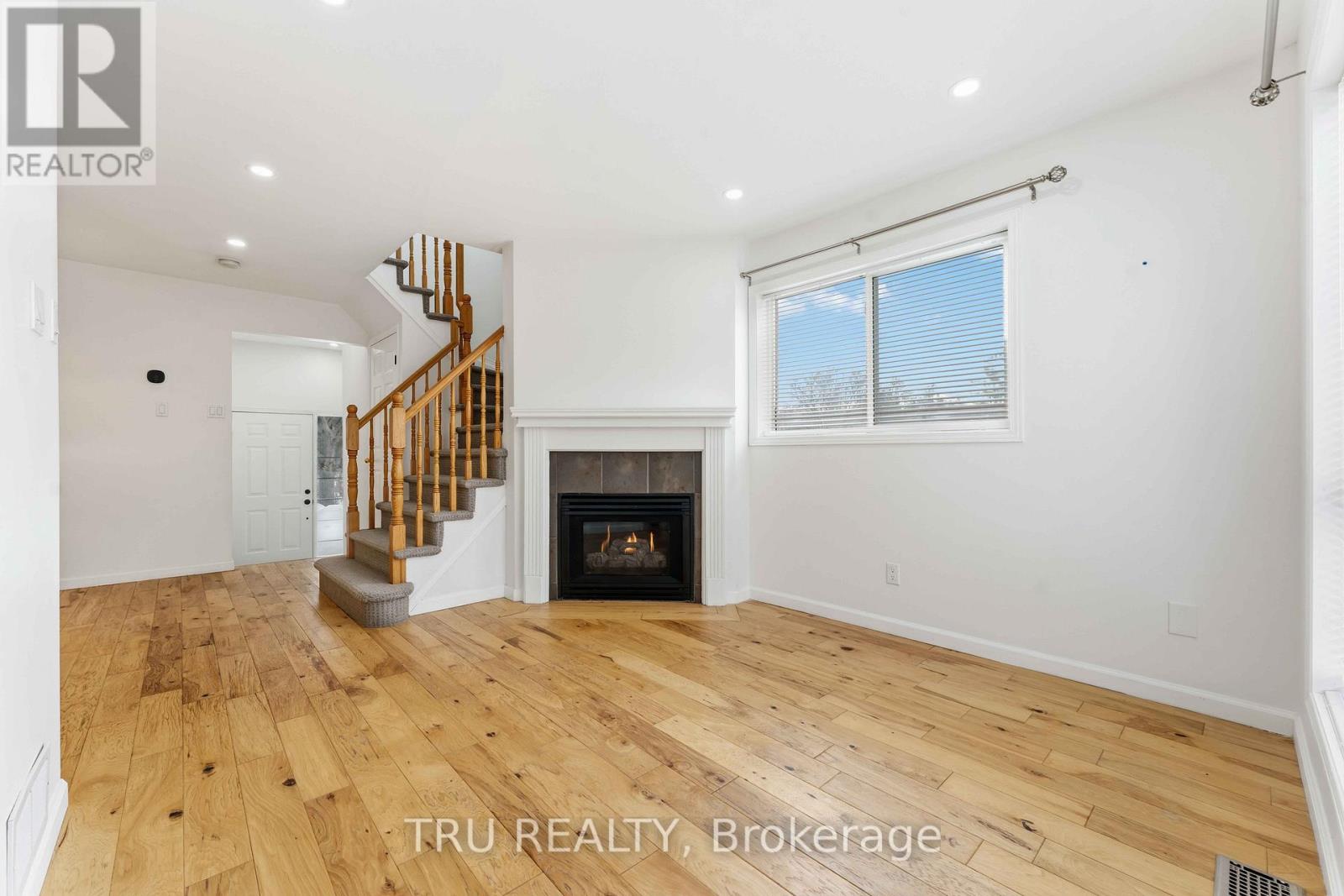 37 Riverbank Court, Ottawa, Ontario  K2S 1V7 - Photo 7 - X12802520