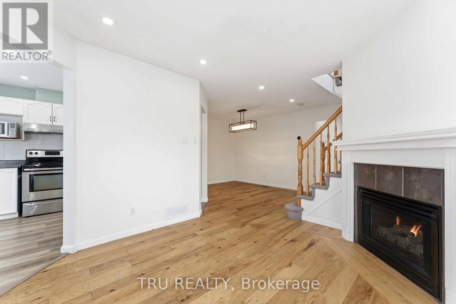 37 Riverbank Court, Ottawa, Ontario  K2S 1V7 - Photo 8 - X12802520