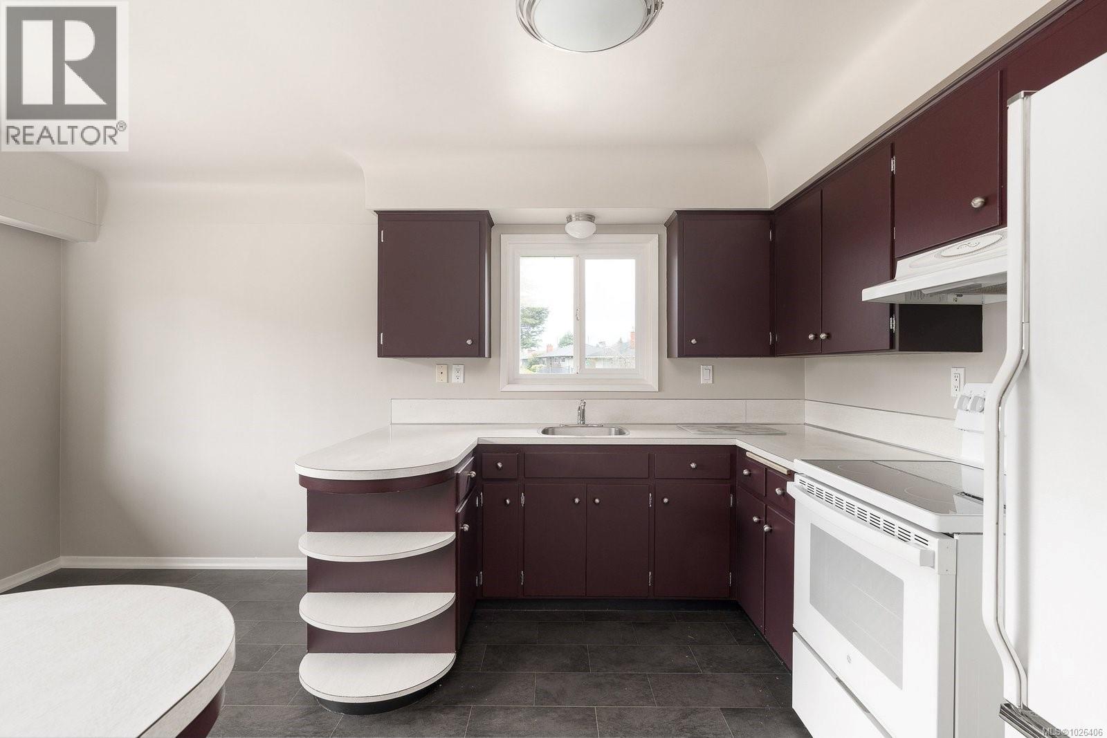 1721 Townley St, Saanich, British Columbia  V8R 3A6 - Photo 12 - 1026406