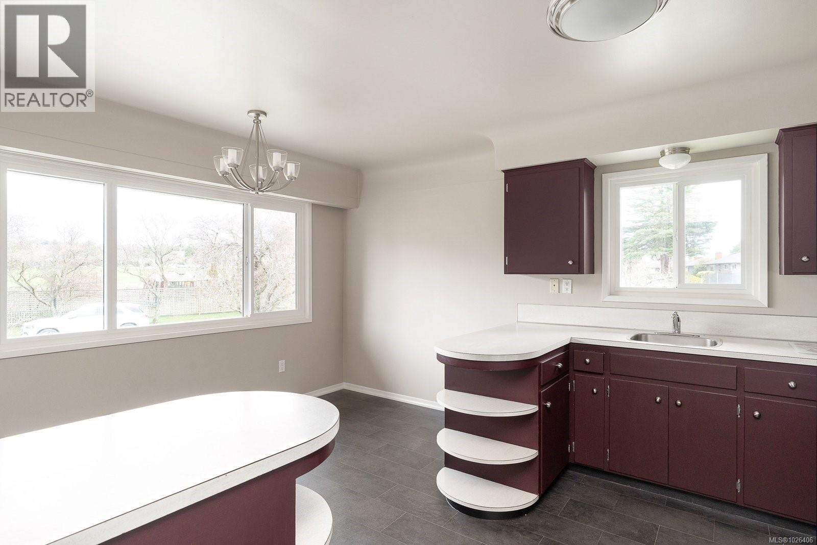 1721 Townley St, Saanich, British Columbia  V8R 3A6 - Photo 13 - 1026406