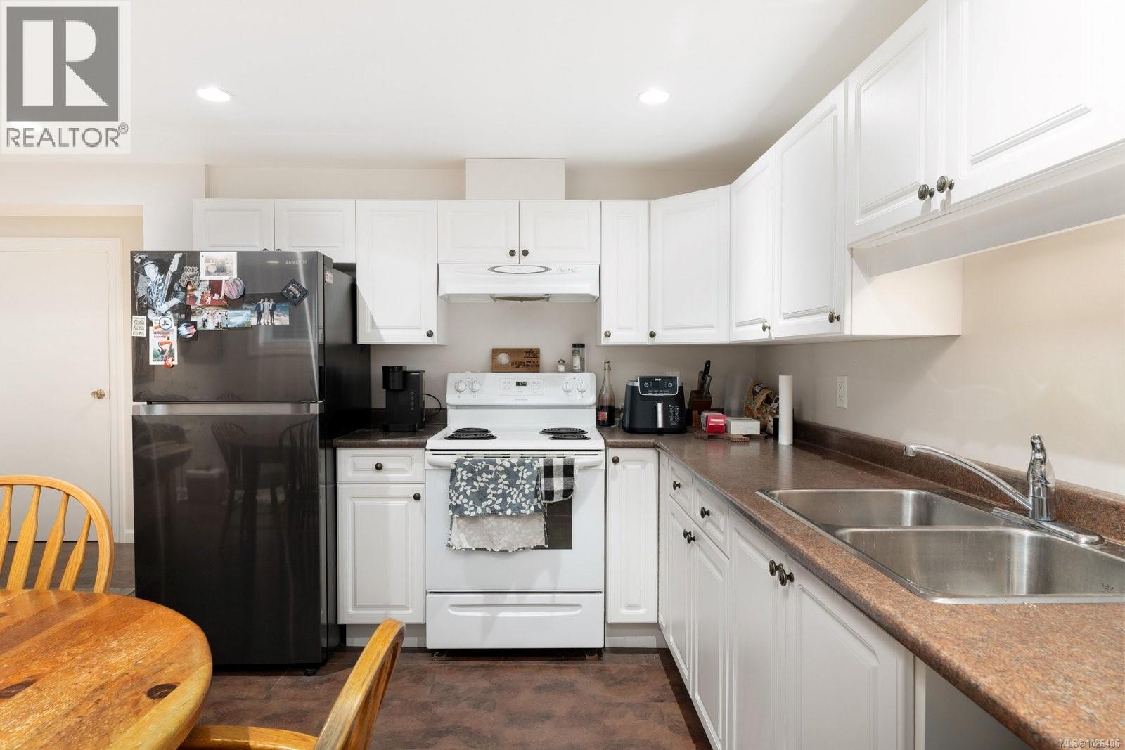 1721 Townley St, Saanich, British Columbia  V8R 3A6 - Photo 23 - 1026406