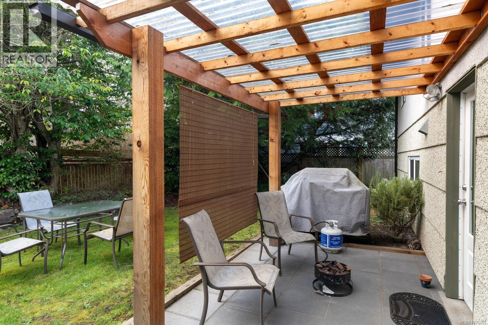 1721 Townley St, Saanich, British Columbia  V8R 3A6 - Photo 33 - 1026406