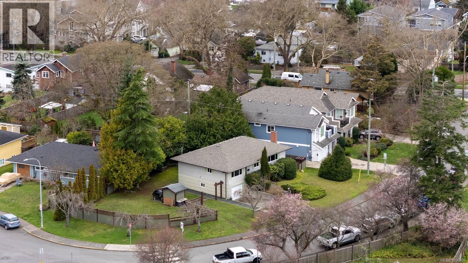 1721 Townley St, Saanich, British Columbia  V8R 3A6 - Photo 39 - 1026406