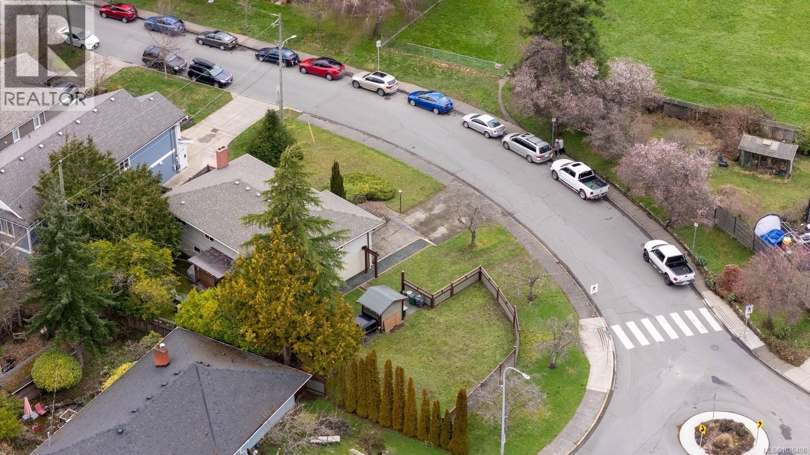 1721 Townley St, Saanich, British Columbia  V8R 3A6 - Photo 42 - 1026406