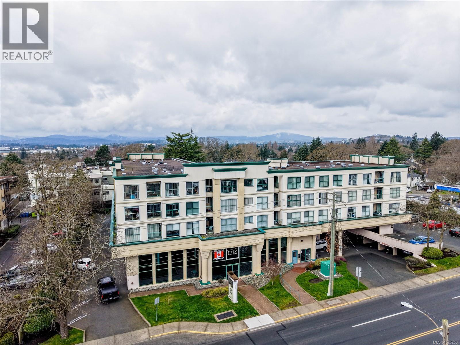 405 3460 Quadra St, Saanich, British Columbia