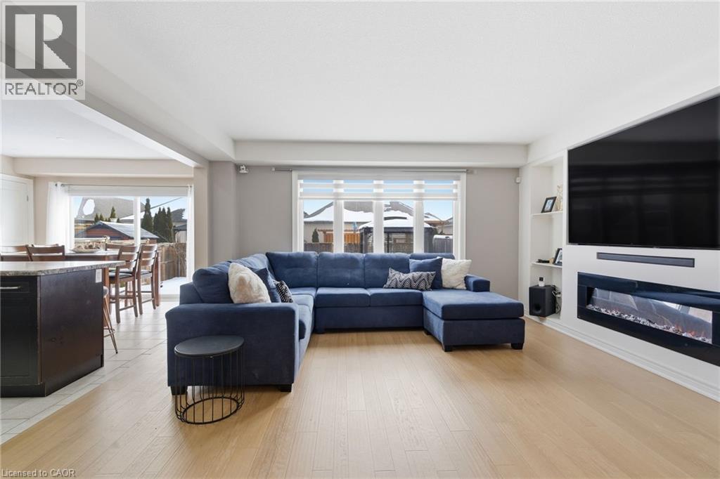 28 Silverwood Avenue, Welland, Ontario  L3C 0C3 - Photo 4 - 40806158