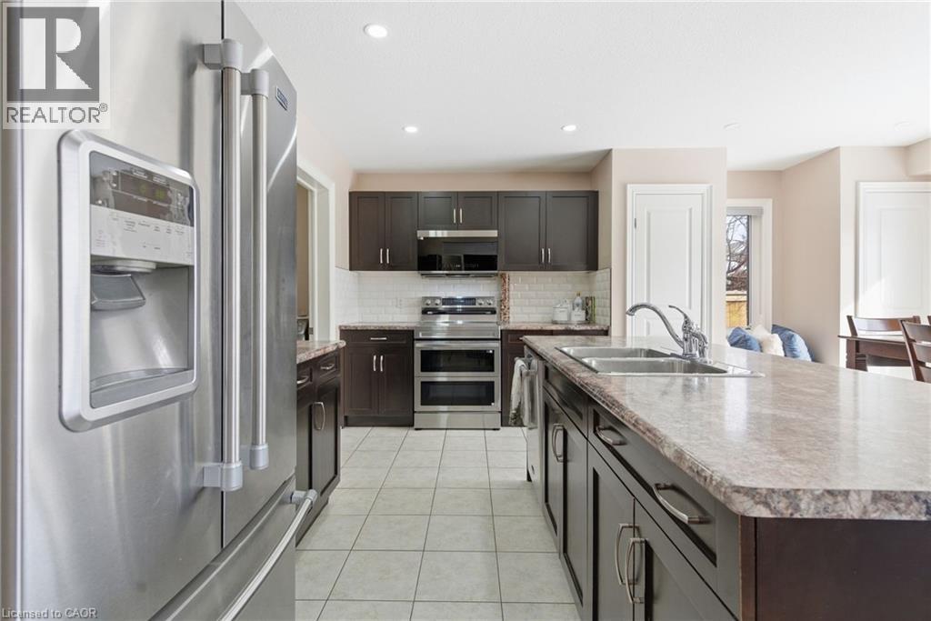 28 Silverwood Avenue, Welland, Ontario  L3C 0C3 - Photo 5 - 40806158