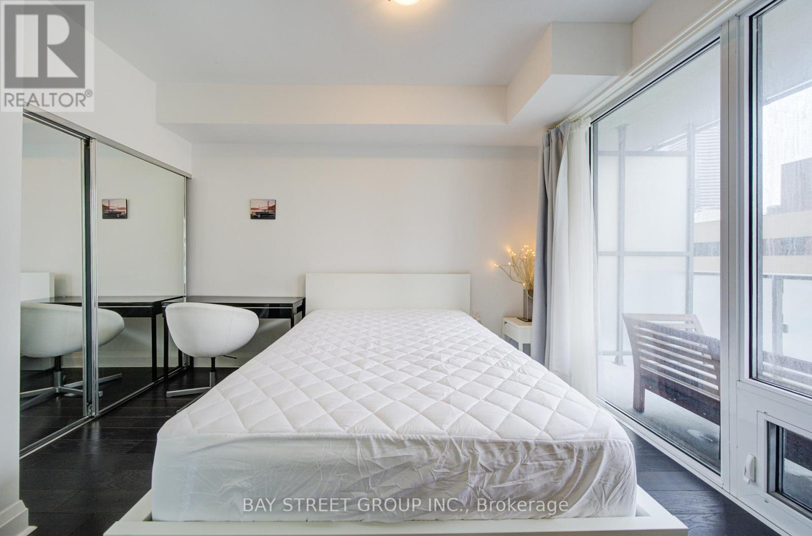 1501 - 1080 Bay Street, Toronto, Ontario  M5S 0A5 - Photo 18 - C12802448