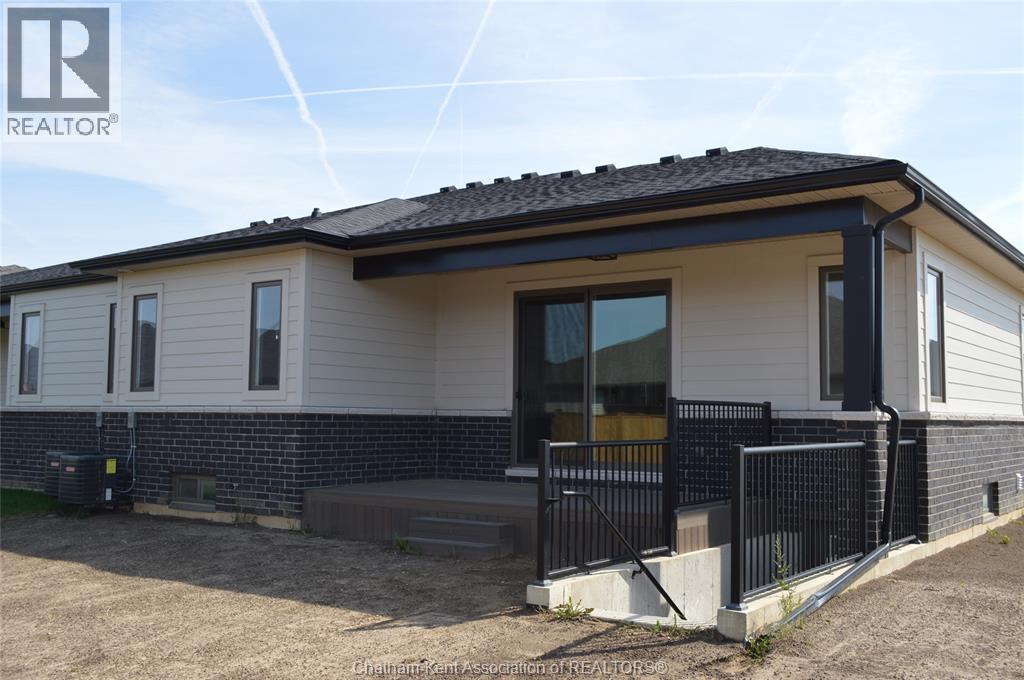 25 Duskridge Road, Chatham, Ontario  N7L 0G7 - Photo 2 - 26003571