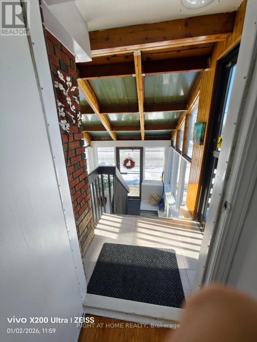 Upper Level - 1785 Victoria Pk Avenue, Toronto, Ontario  M1R 1T2 - Photo 11 - E12802532