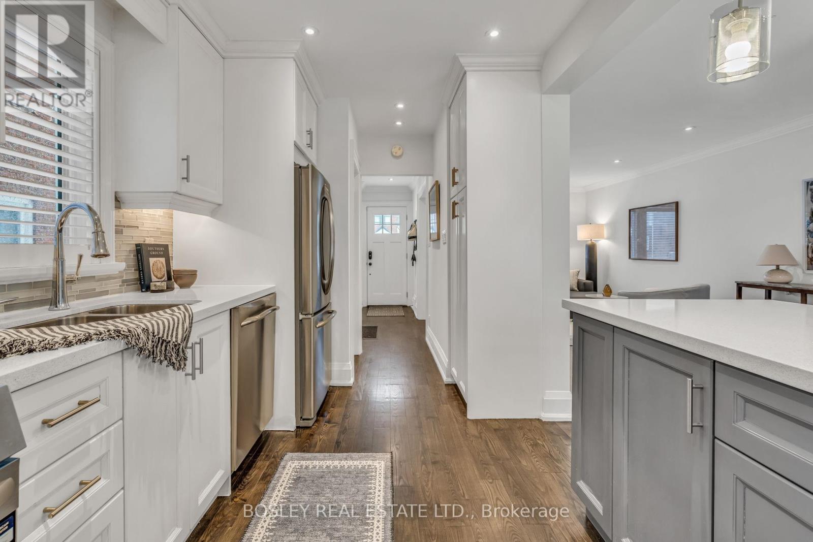 19 Thursfield Crescent, Toronto, Ontario  M4G 2N4 - Photo 15 - C12797194