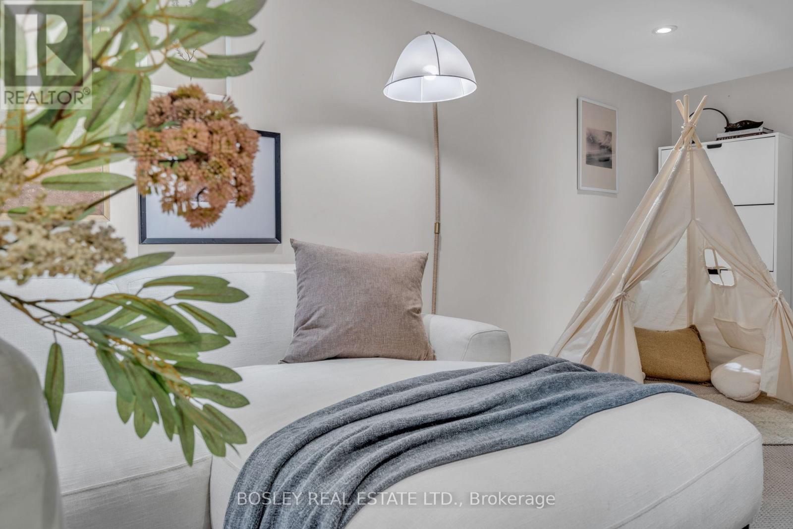 19 Thursfield Crescent, Toronto, Ontario  M4G 2N4 - Photo 34 - C12797194