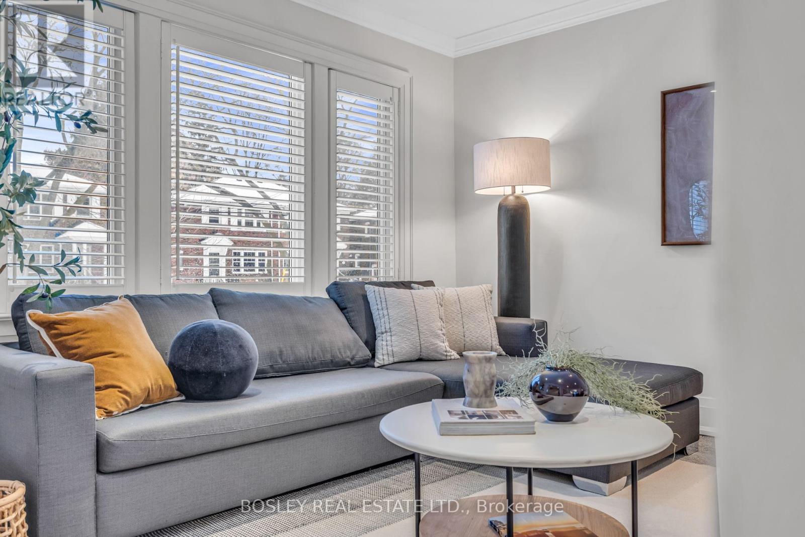 19 Thursfield Crescent, Toronto, Ontario  M4G 2N4 - Photo 6 - C12797194