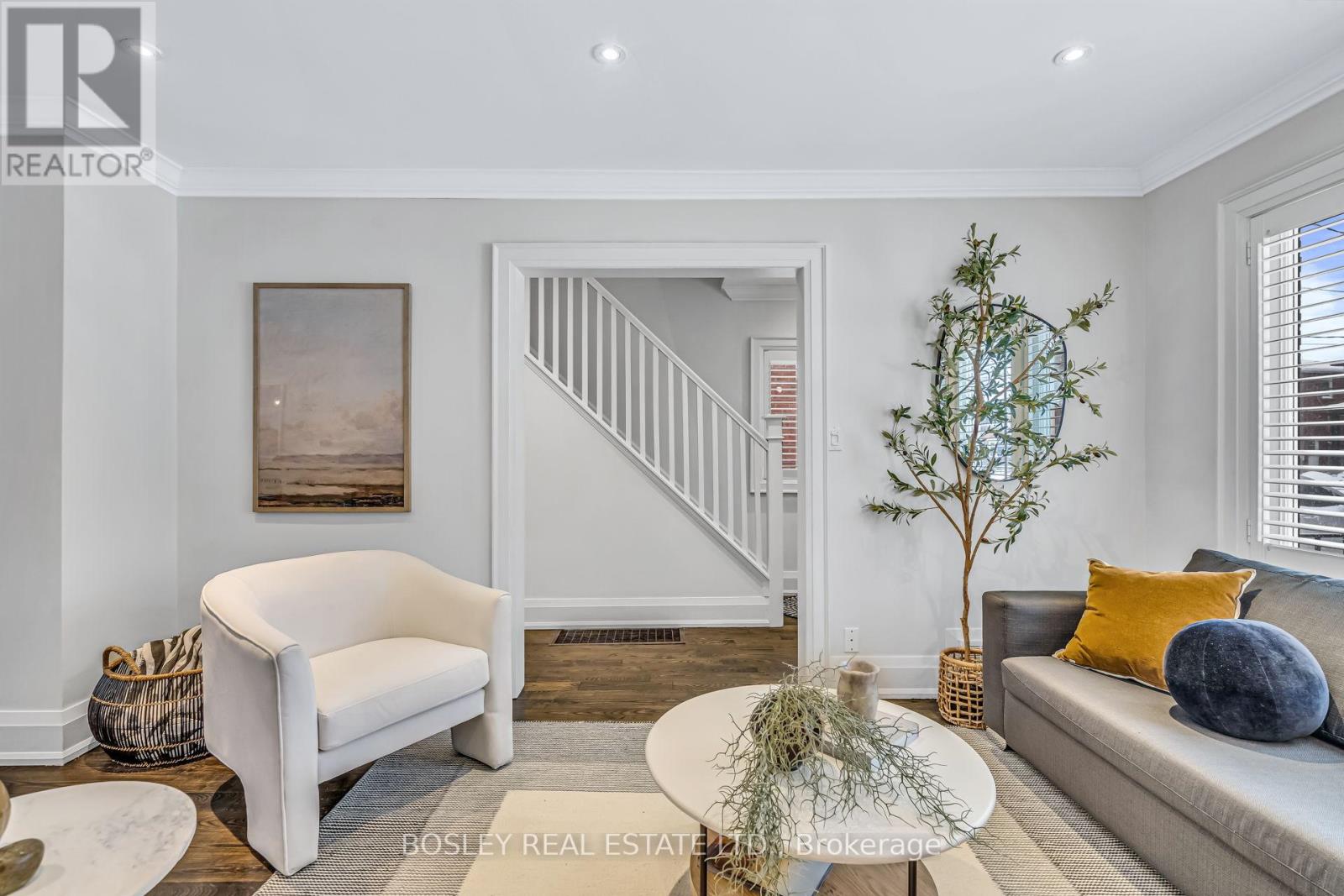 19 Thursfield Crescent, Toronto, Ontario  M4G 2N4 - Photo 7 - C12797194