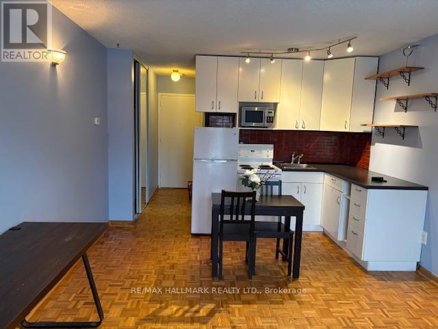 203 - 123 Woodbine Avenue, Toronto (The Beaches), Ontario  M4L 3V8 - Photo 3 - E12801434