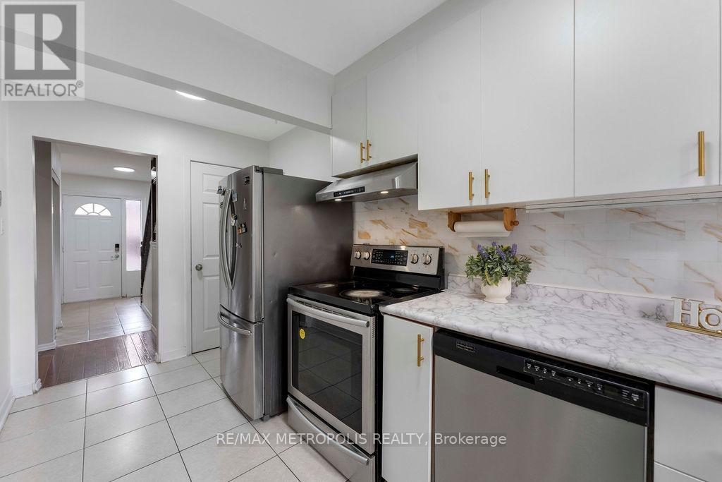 295 Fleetwood Crescent, Brampton, Ontario  L6T 2E7 - Photo 10 - W12802438