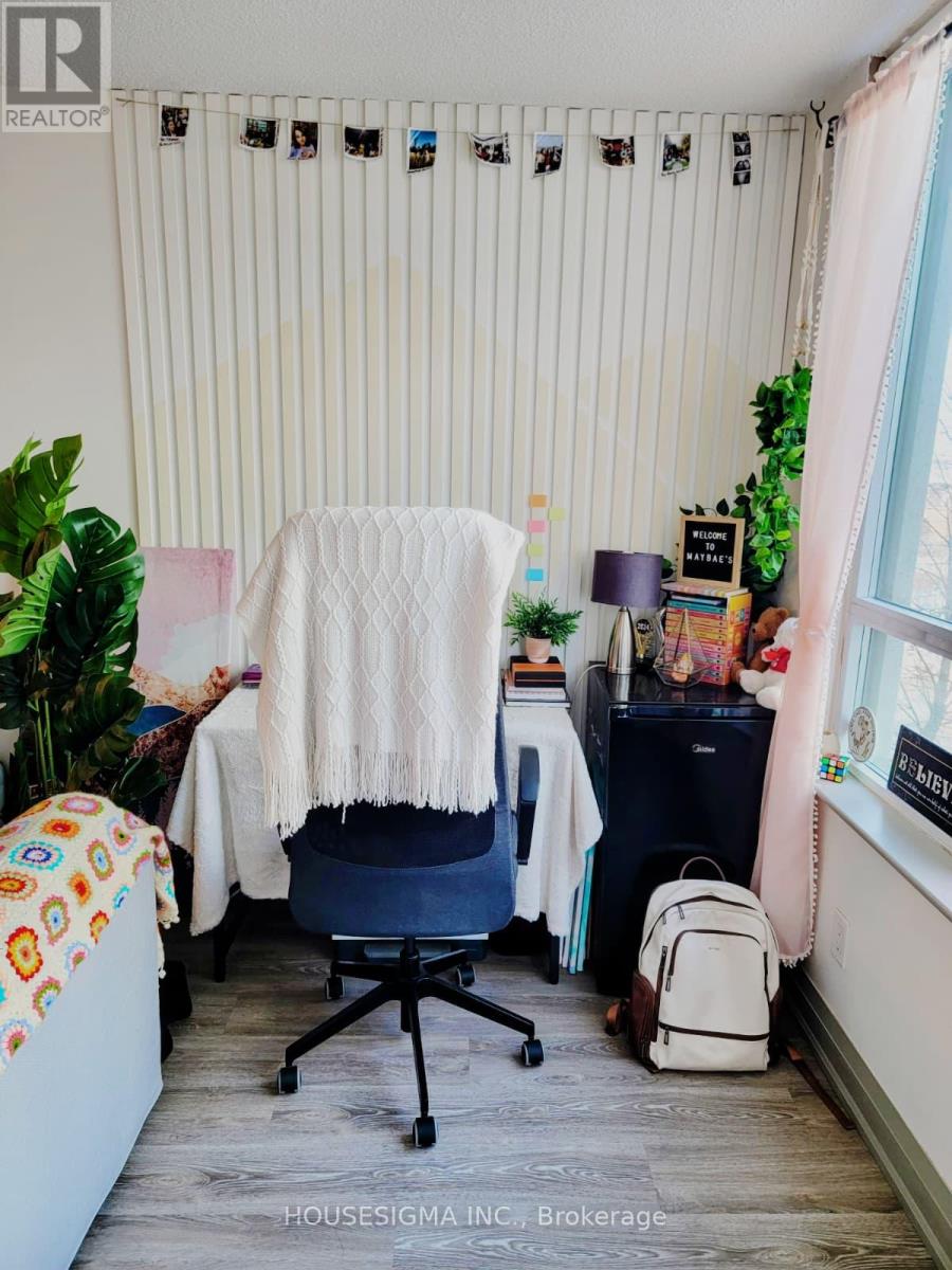 317 - 335 Rathburn Road W, Mississauga, Ontario  L5B 0C8 - Photo 3 - W12802466