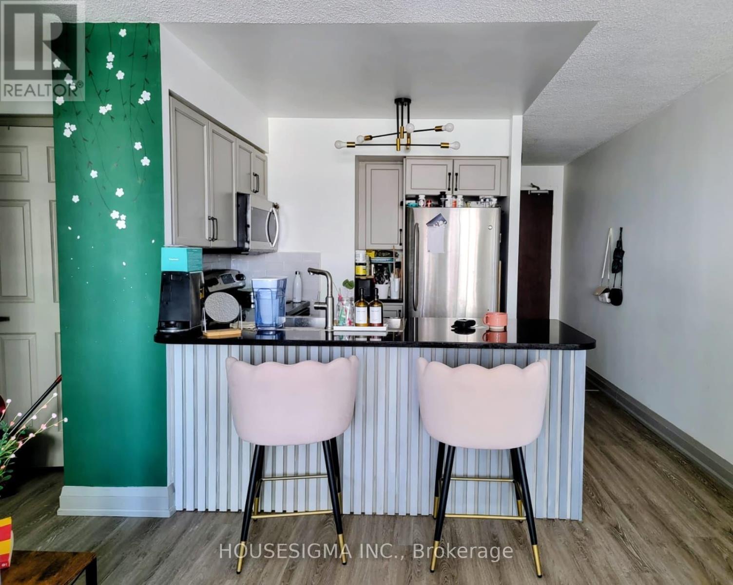 317 - 335 Rathburn Road W, Mississauga, Ontario  L5B 0C8 - Photo 5 - W12802466