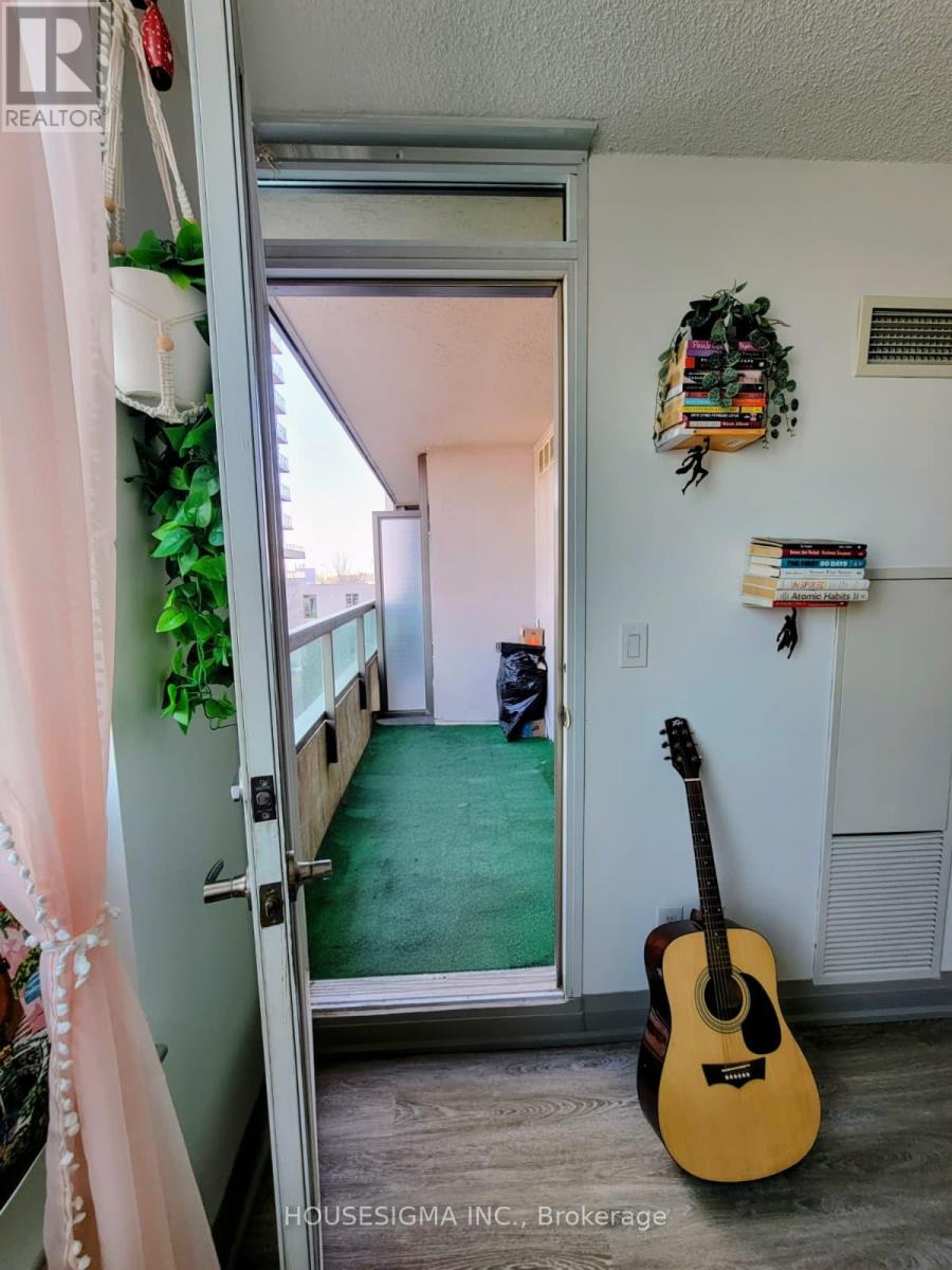 317 - 335 Rathburn Road W, Mississauga, Ontario  L5B 0C8 - Photo 7 - W12802466