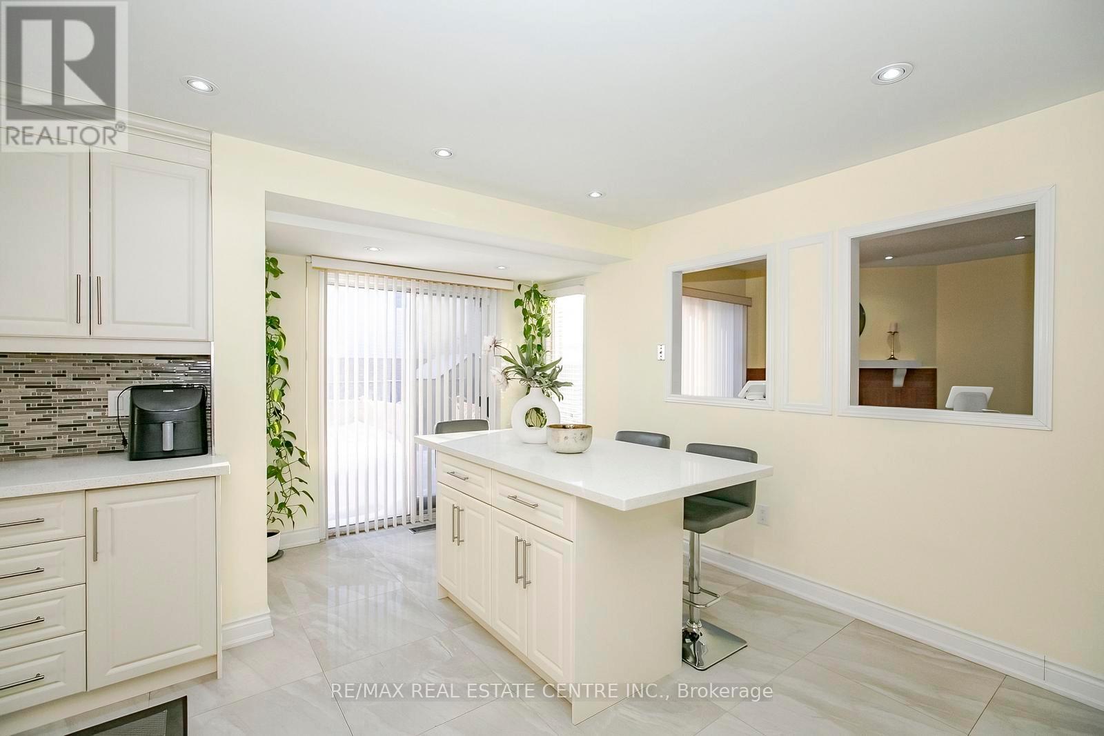 37 Duggan Drive, Brampton, Ontario  L6Y 4J2 - Photo 16 - W12802474