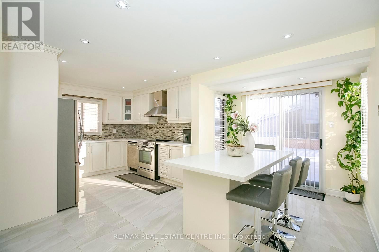 37 Duggan Drive, Brampton, Ontario  L6Y 4J2 - Photo 17 - W12802474