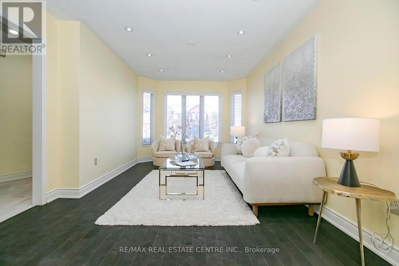 37 Duggan Drive, Brampton, Ontario  L6Y 4J2 - Photo 5 - W12802474