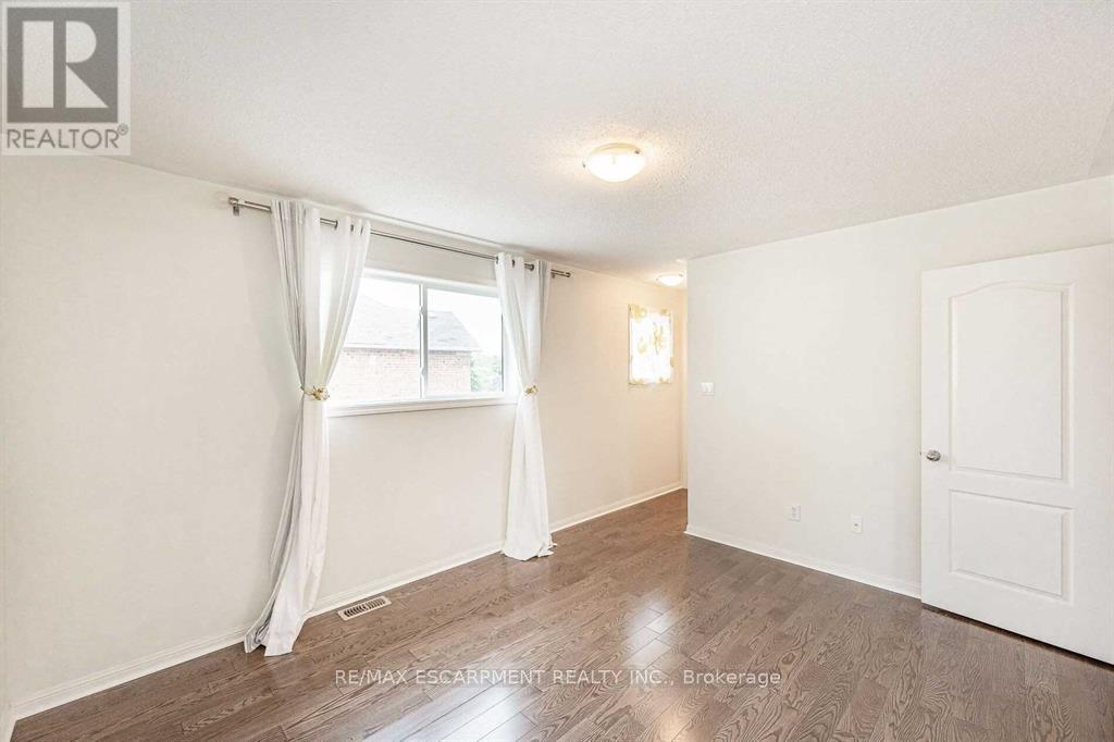 803 Mckay Crescent, Milton, Ontario  L9T 6L1 - Photo 16 - W12802506