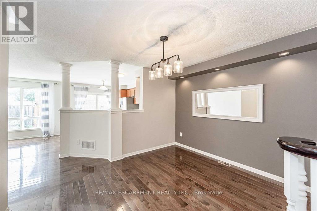 803 Mckay Crescent, Milton, Ontario  L9T 6L1 - Photo 5 - W12802506