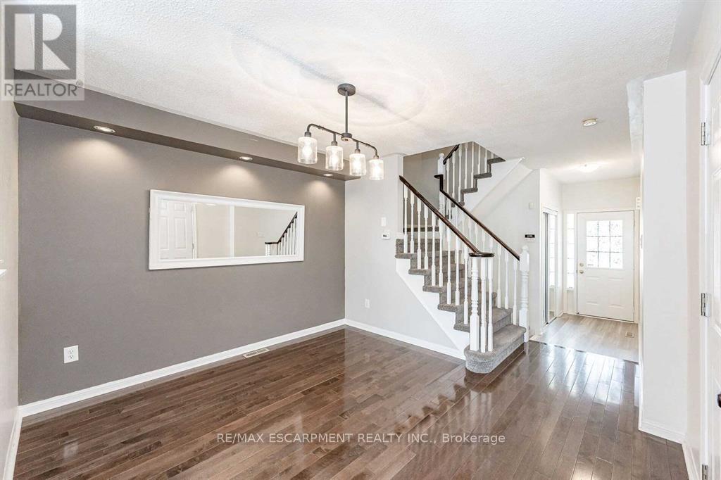 803 Mckay Crescent, Milton, Ontario  L9T 6L1 - Photo 6 - W12802506