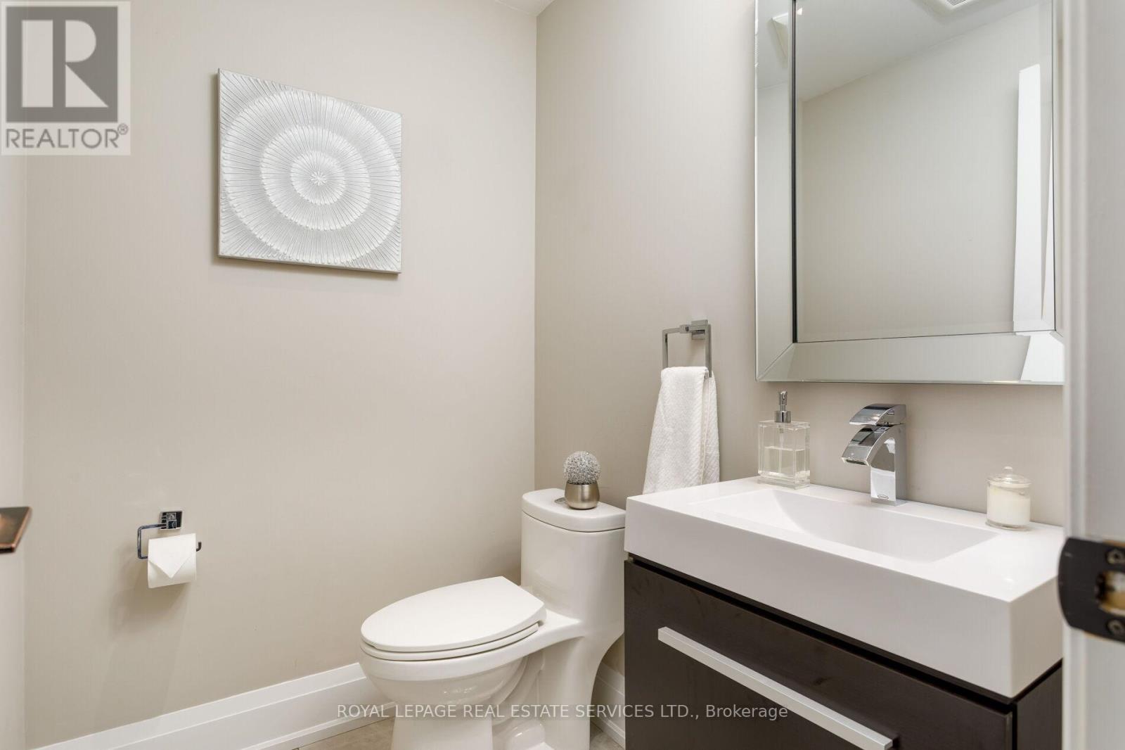 1286 Gryphon Mews, Mississauga, Ontario  L4W 3E5 - Photo 18 - W12802560