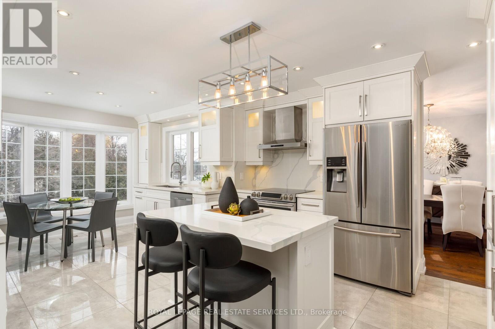 1286 Gryphon Mews, Mississauga, Ontario  L4W 3E5 - Photo 2 - W12802560