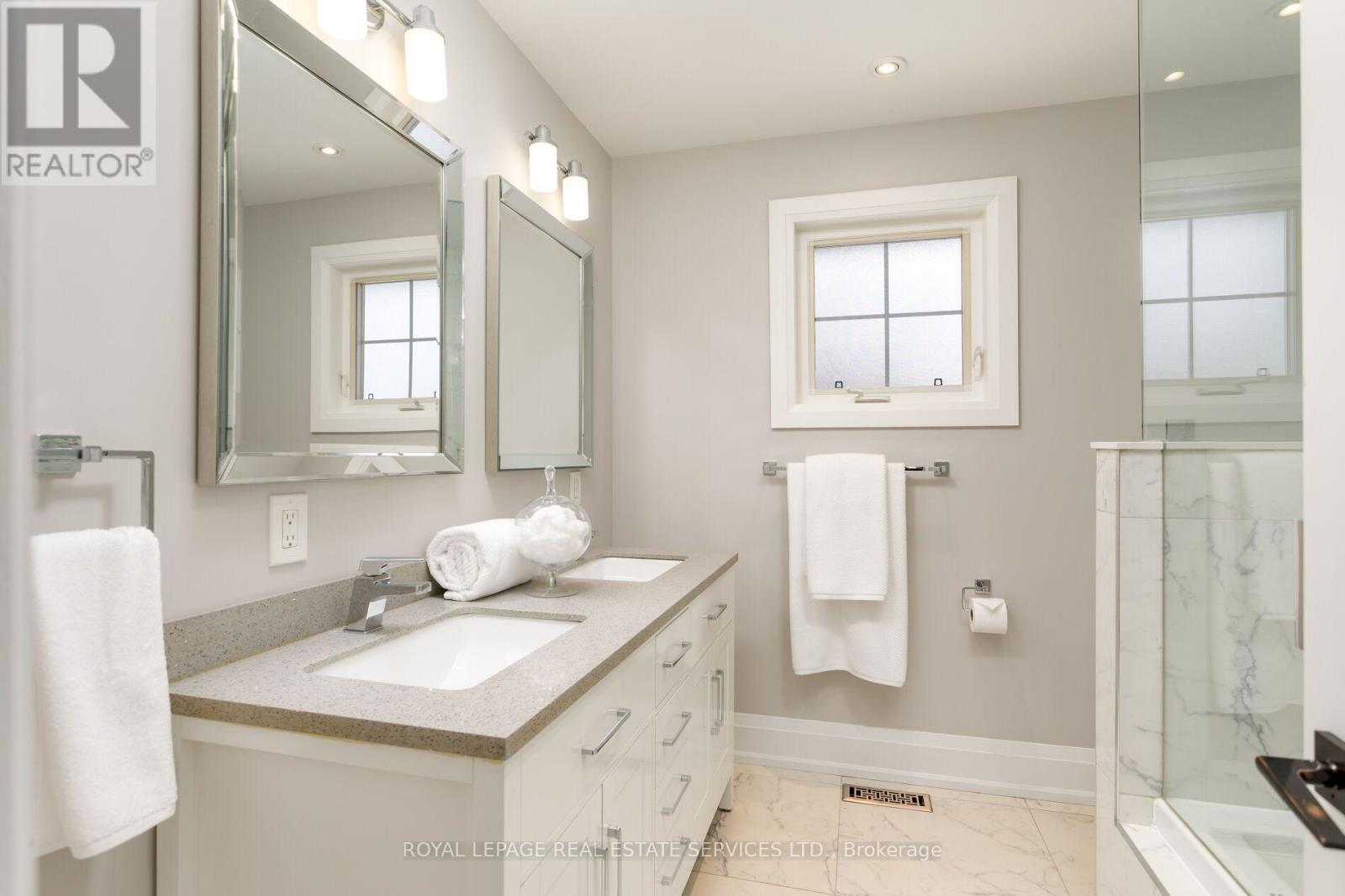 1286 Gryphon Mews, Mississauga, Ontario  L4W 3E5 - Photo 24 - W12802560