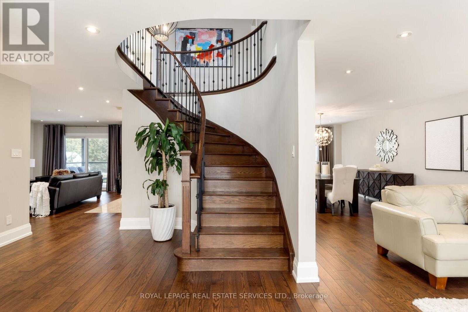 1286 Gryphon Mews, Mississauga, Ontario  L4W 3E5 - Photo 3 - W12802560