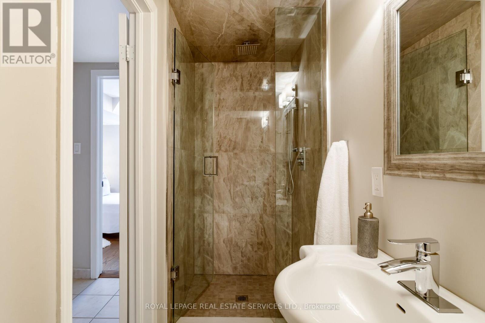 1286 Gryphon Mews, Mississauga, Ontario  L4W 3E5 - Photo 34 - W12802560