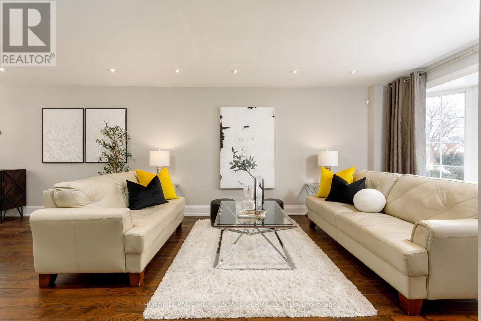 1286 Gryphon Mews, Mississauga, Ontario  L4W 3E5 - Photo 4 - W12802560