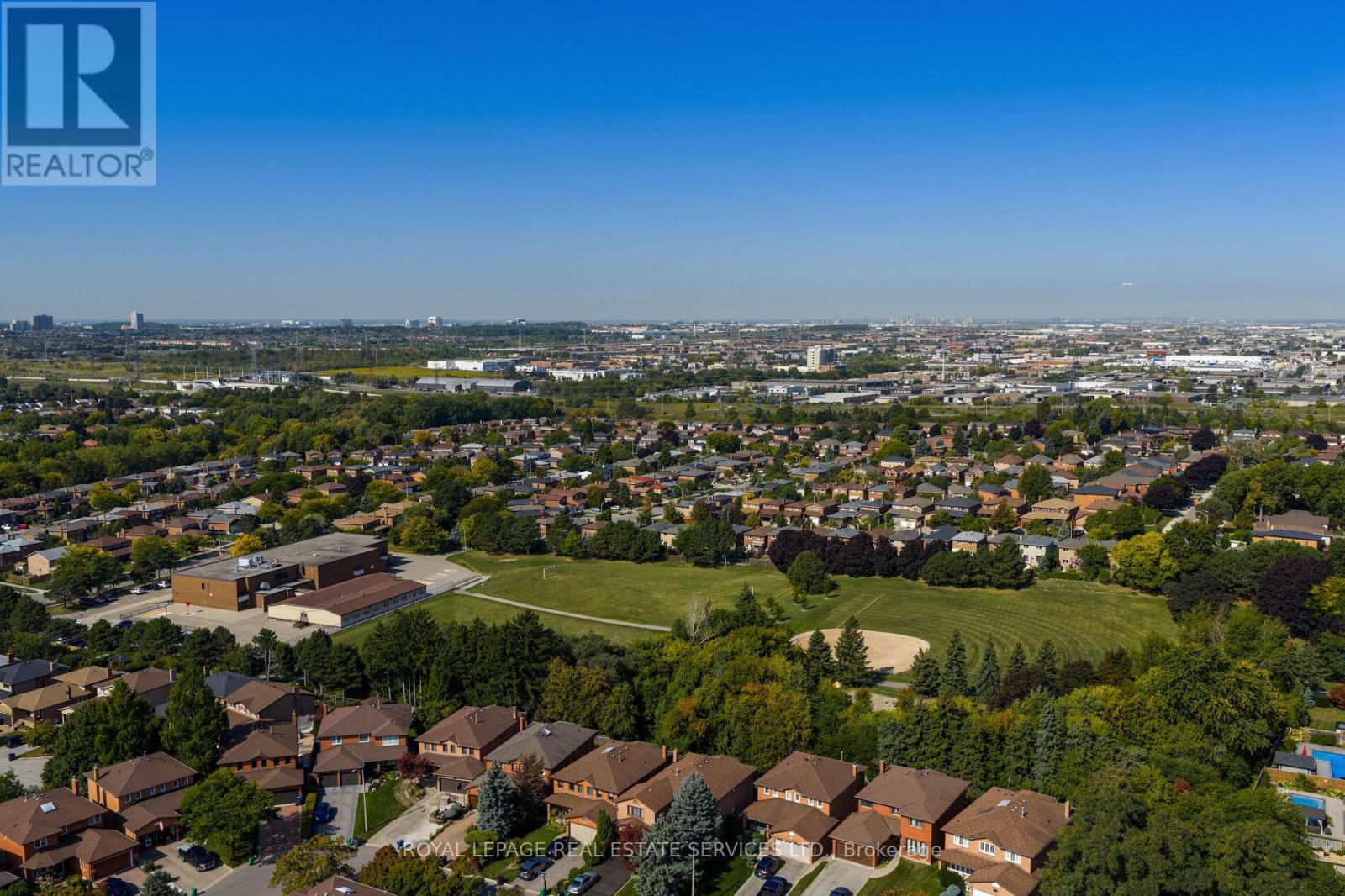 1286 Gryphon Mews, Mississauga, Ontario  L4W 3E5 - Photo 46 - W12802560