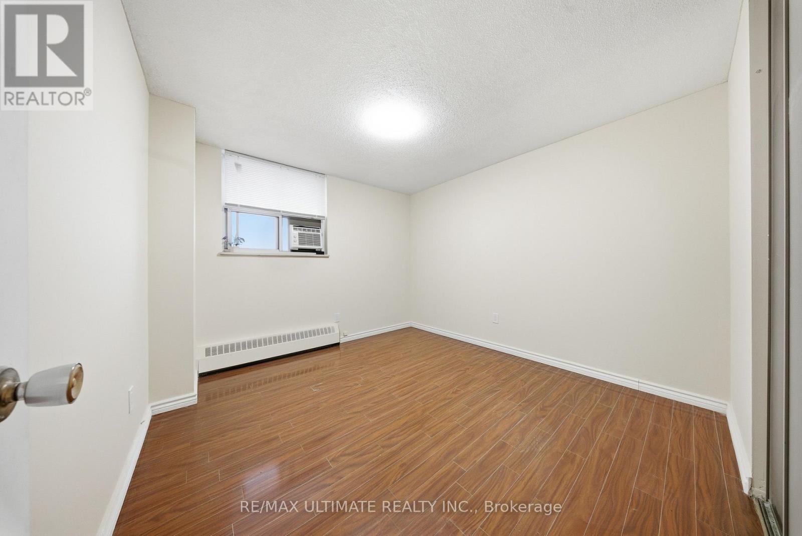 909 - 390 Dixon Road, Toronto, Ontario  M9R 1T4 - Photo 12 - W12802584