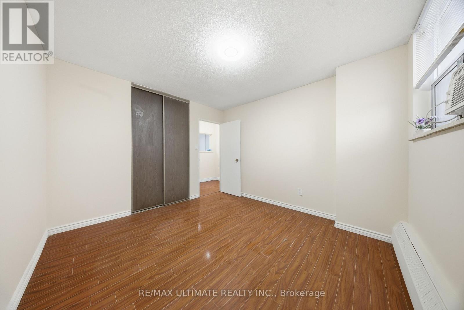 909 - 390 Dixon Road, Toronto, Ontario  M9R 1T4 - Photo 13 - W12802584