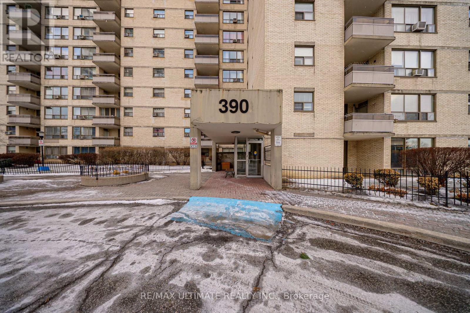 909 - 390 Dixon Road, Toronto, Ontario  M9R 1T4 - Photo 2 - W12802584