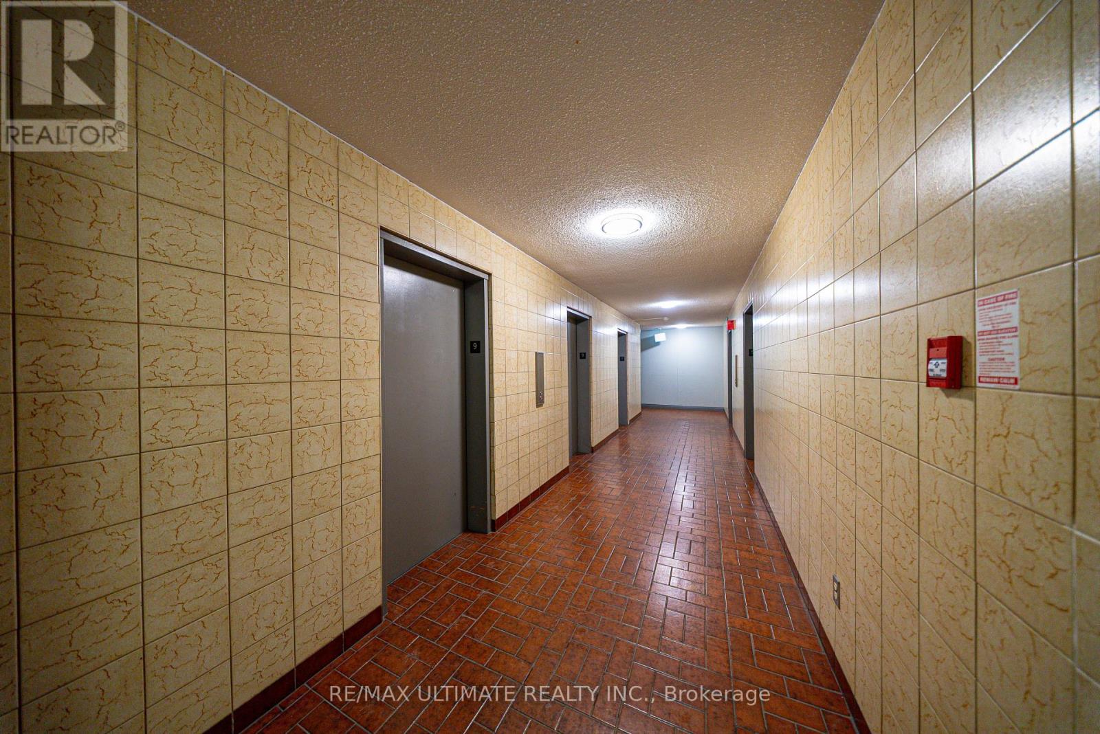 909 - 390 Dixon Road, Toronto, Ontario  M9R 1T4 - Photo 3 - W12802584