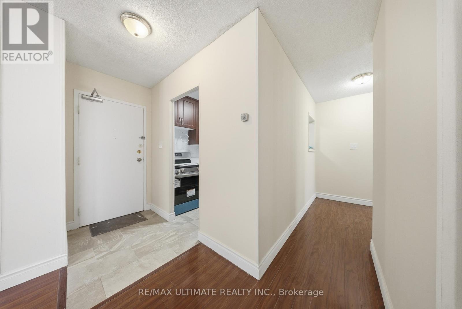 909 - 390 Dixon Road, Toronto, Ontario  M9R 1T4 - Photo 5 - W12802584