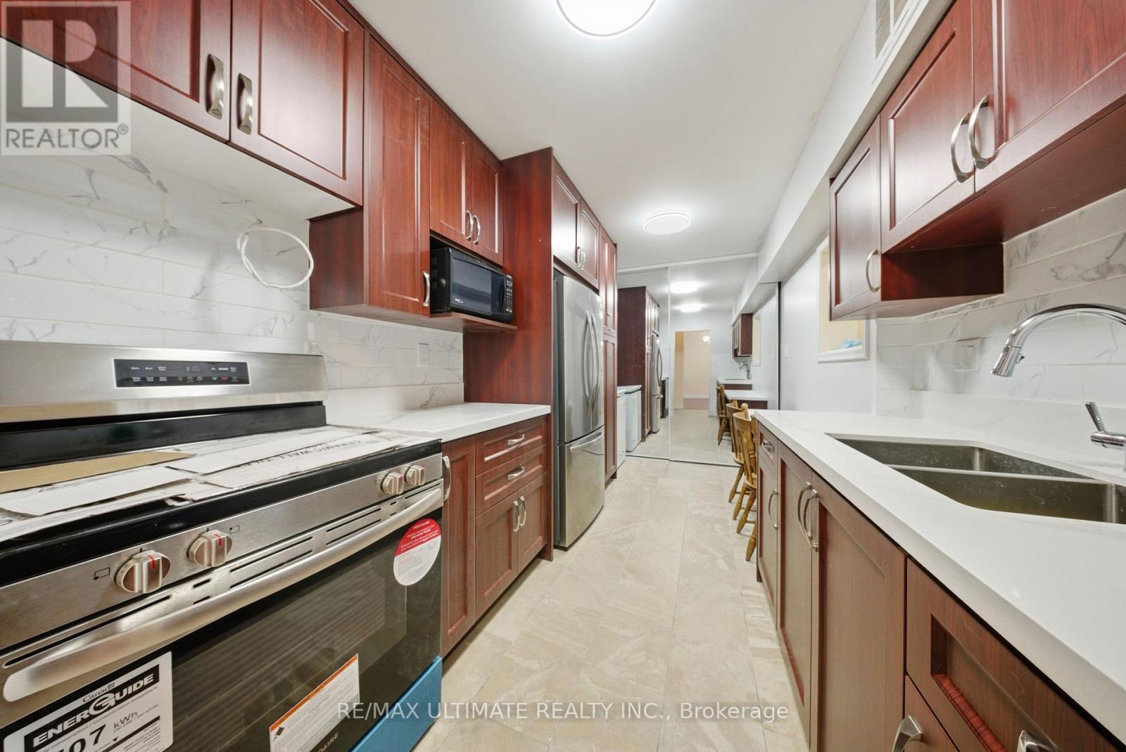 909 - 390 Dixon Road, Toronto, Ontario  M9R 1T4 - Photo 6 - W12802584